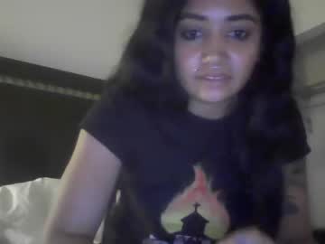 webcam couple nikki_graves today image #3088101