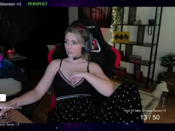 webcam girl kimilee22 today image #2609502