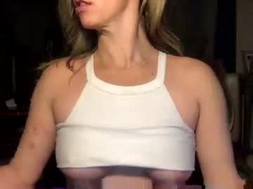 webcam girl lana1618 today image #3296878