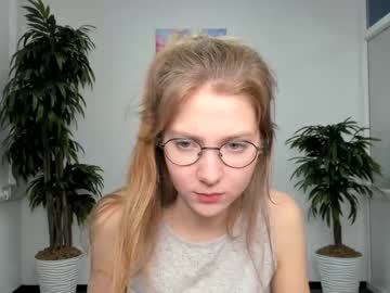 webcam girl avis_ryan today image #1061925