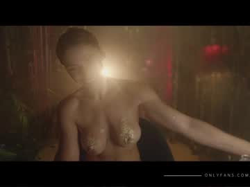 webcam girl lucieoude_ today image #2683458