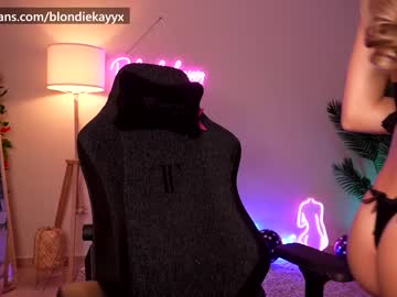 webcam girl blondiekayy today image #1231838