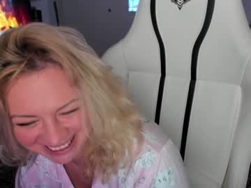 webcam girl kiradivine today image #785877