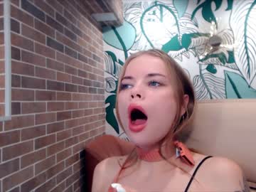 webcam girl leiavelvet today image #219181