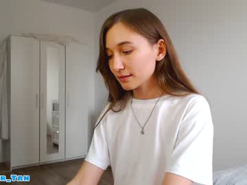webcam girl ambertan1 today image #1933440