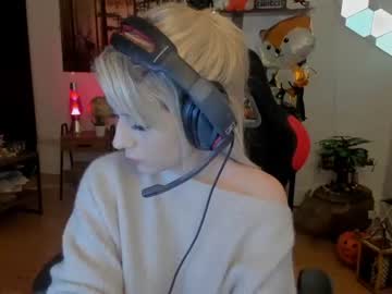 webcam girl kimilee22 today image #391498