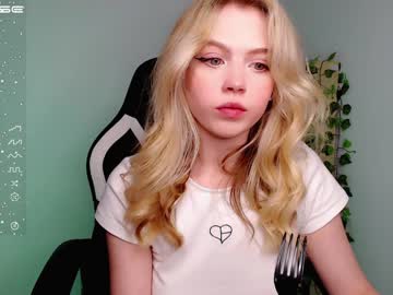 webcam girl small_blondee today image #3847831