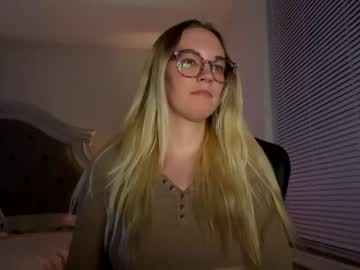 webcam girl mariah95 today image #3235402