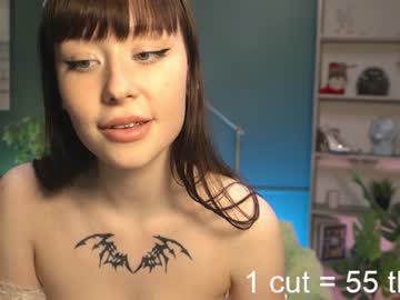 webcam girl ella_knockers_xl today image #1566351