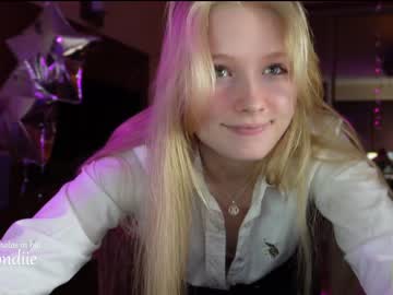 webcam girl bestblondiiecb today image #3776567