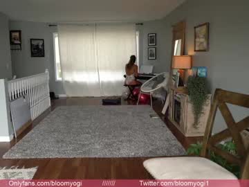 webcam girl bloomyogi today image #1166715