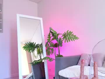 webcam girl milly_shy today image #8895