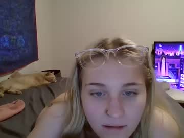 webcam girl shortnsweetie today image #3981994