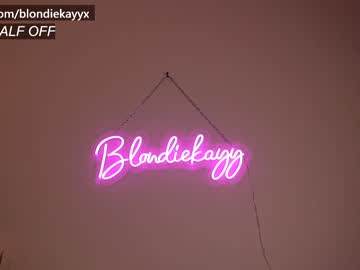 webcam girl blondiekayy today image #1957829