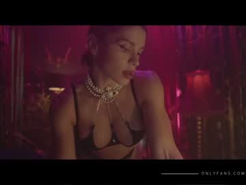 webcam girl lucieoude_ today image #2654952