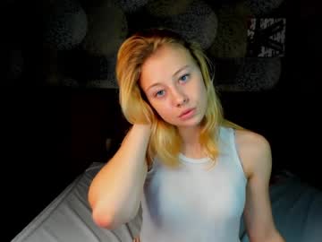 webcam girl emily_tayl0r today image #3107408