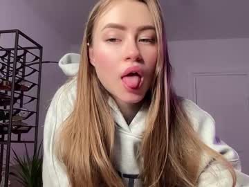 webcam girl strawberryjamx today image #3384472