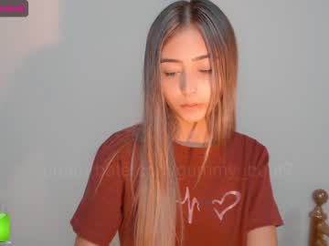 webcam girl gummy_bear7 today image #912944