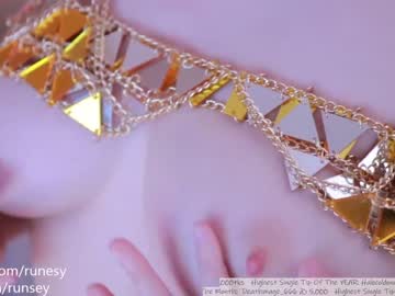 webcam girl runesy today image #1772354
