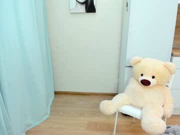 webcam girl yana_squrel_22 today image #2885455