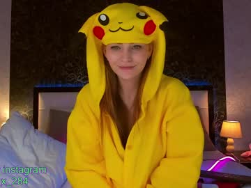 webcam girl queenafina today image #1360165