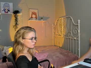 webcam girl linellali today image #2492411