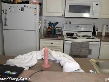 webcam girl fiery_redhead today image #2669097