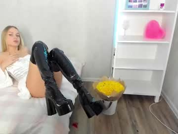 webcam girl emilymilkenn today image #618702