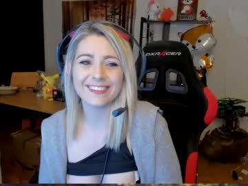 webcam girl kimilee22 today image #253816