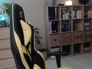 webcam girl juicy_peach88 today image #3612052