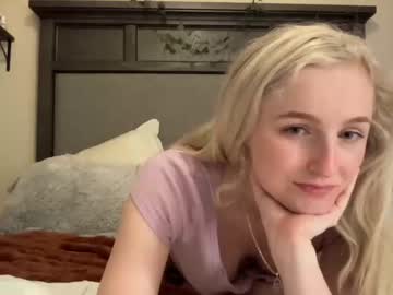 webcam girl peachezzs today image #2783749