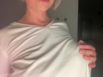 webcam girl kiradivine today image #2638765
