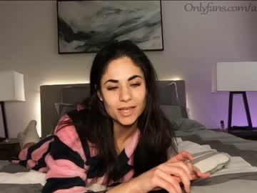 webcam couple ari_lovexo today image #1474755