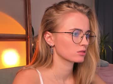 webcam girl linellali today image #2765745