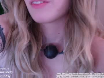 webcam girl runesy today image #3294343