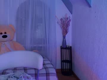 webcam girl littlee_kit1y today image #2694179