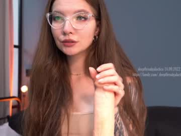webcam girl _deepthroatgalactica today image #2687419