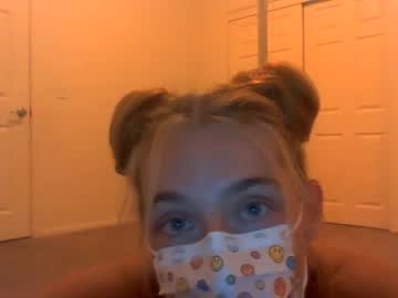 webcam girl heyyitspeachesss today image #2412746