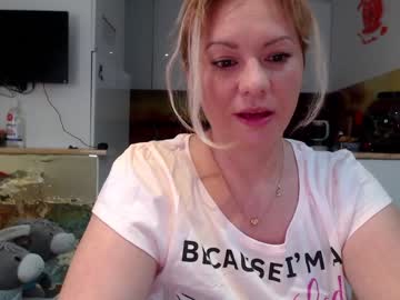 webcam girl kiradivine today image #1999144