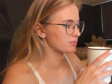 webcam girl linellali today image #3008148