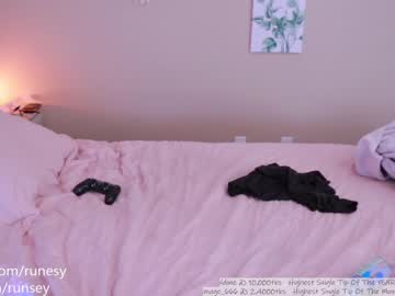 webcam girl runesy today image #1679105