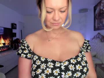 webcam girl kiradivine today image #504946