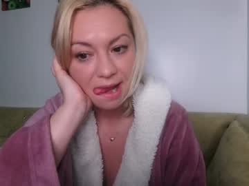 webcam girl kiradivine today image #3334422