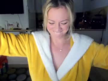 webcam girl kiradivine today image #3082868