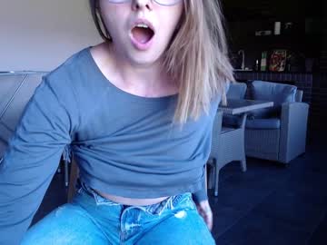webcam girl juicy_peach88 today image #2126937