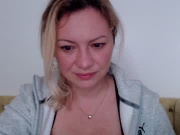webcam girl kiradivine today image #1719361