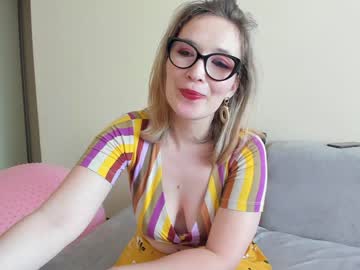 webcam girl emilymilf__ today image #3739811