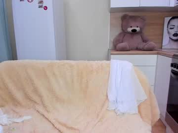 webcam girl yana_squrel_22 today image #694337