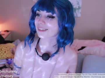 webcam girl runesy today image #1578844