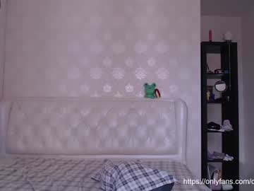 webcam girl _mllymoore_ today image #2269396